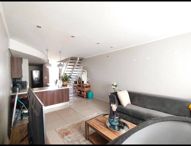 2 BEDROOM PROPERTY TO RENT IN MENLO PARK